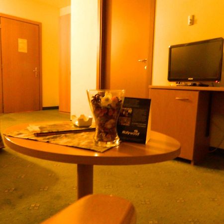 Ascot Lodging Cardano Al Campo Buitenkant foto