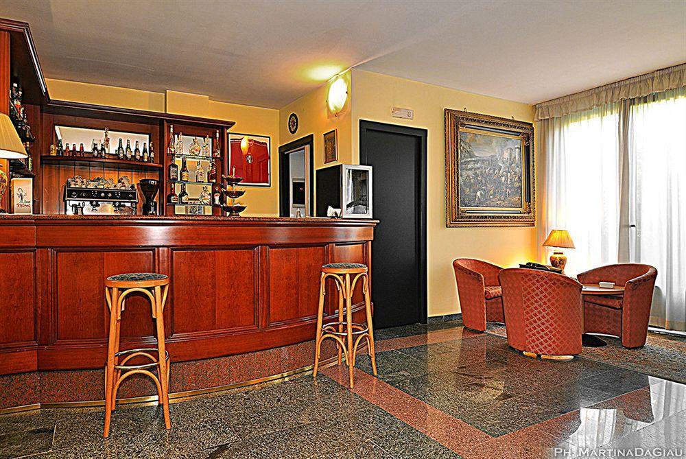 Ascot Lodging Cardano Al Campo Restaurant foto