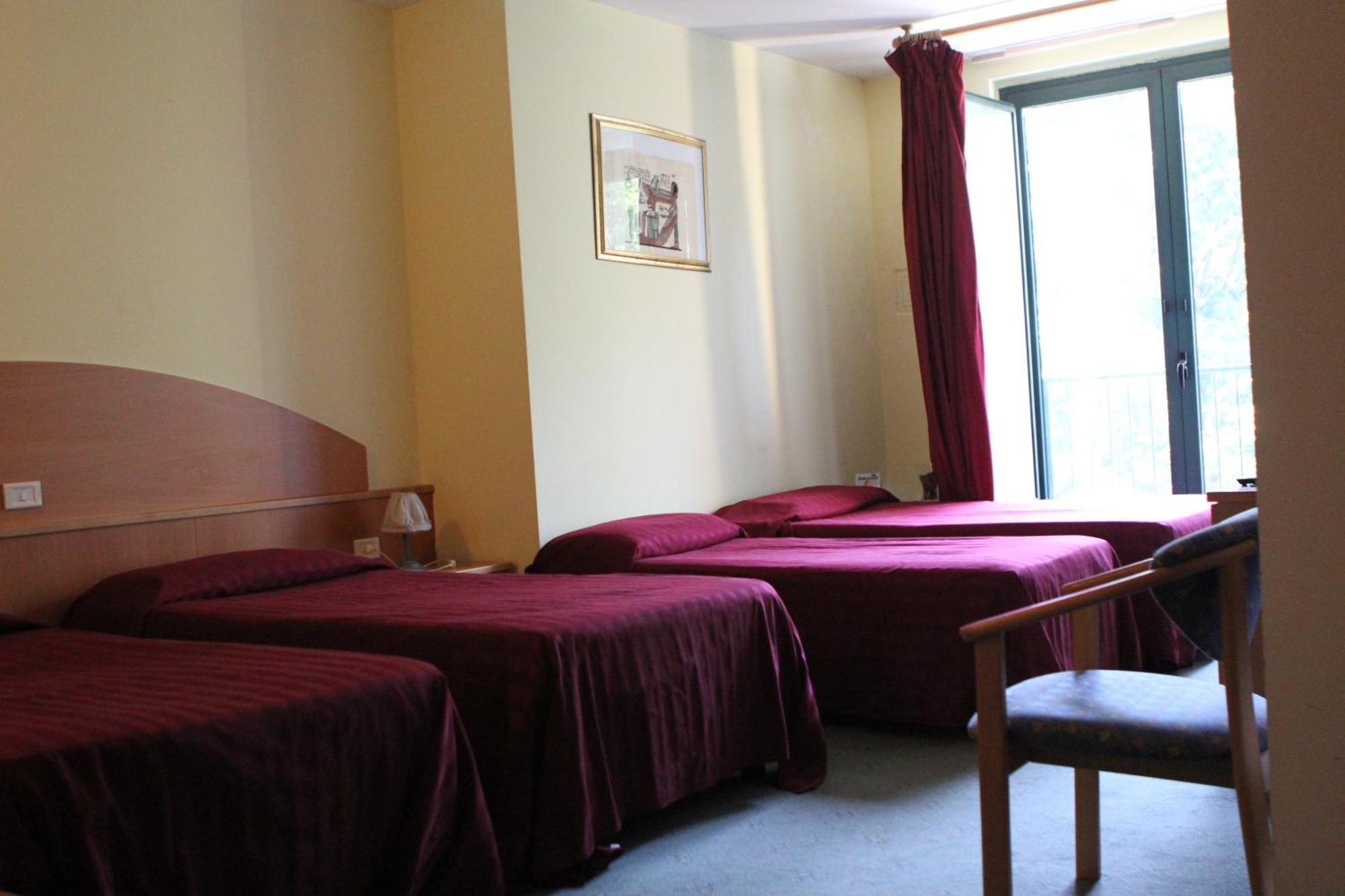 Ascot Lodging Cardano Al Campo Kamer foto
