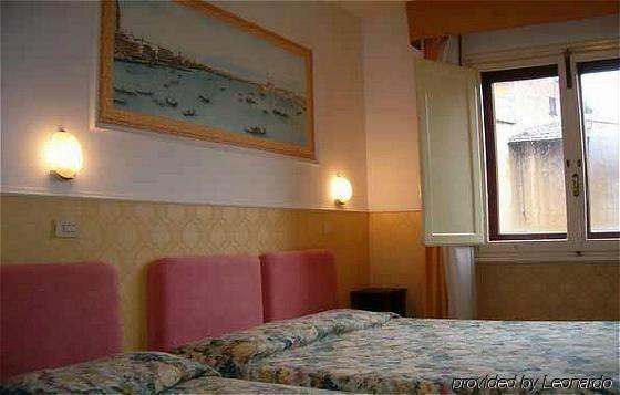 Ascot Lodging Cardano Al Campo Kamer foto