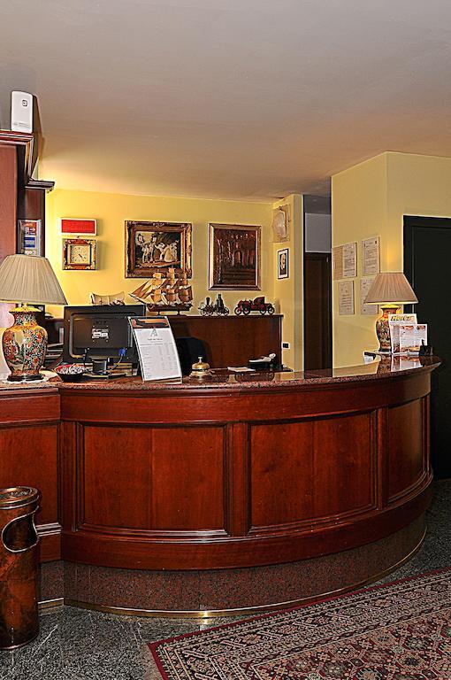 Ascot Lodging Cardano Al Campo Buitenkant foto