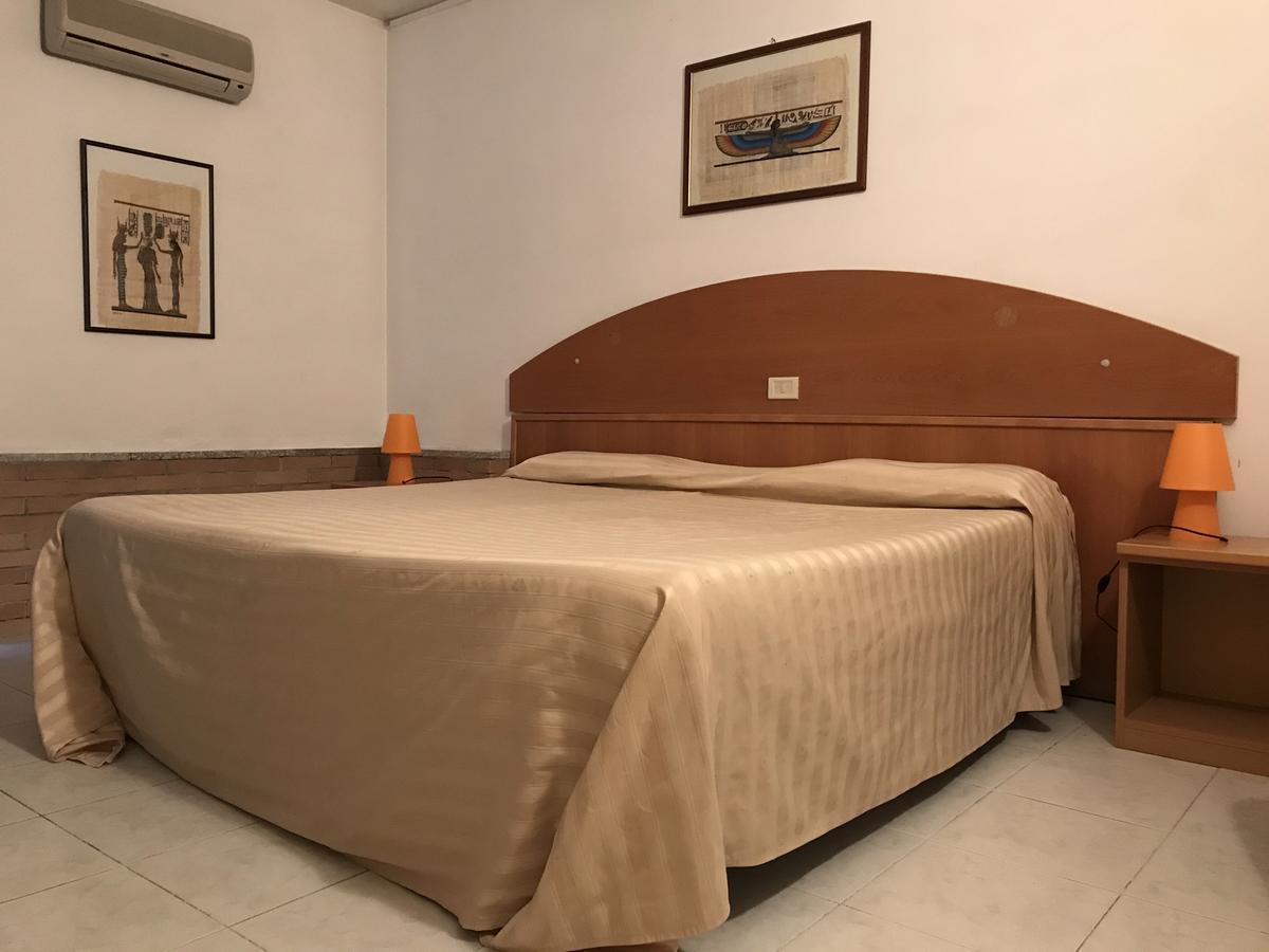 Ascot Lodging Cardano Al Campo Buitenkant foto